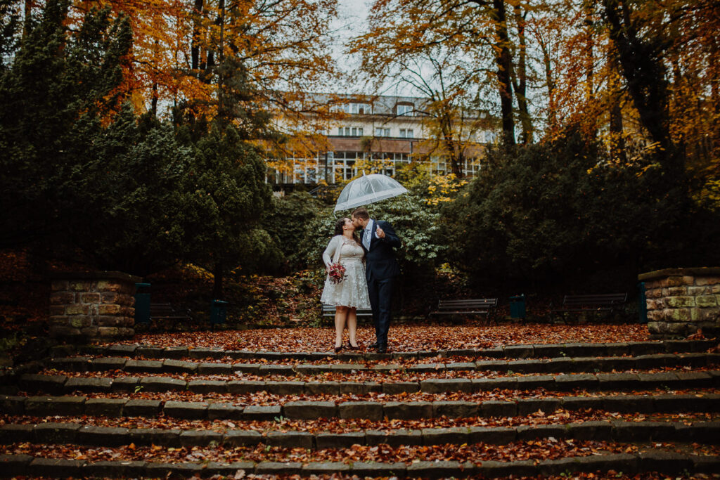 3 Tipps bei Regenwetter am Hochzeitstag Wedding Blog Leipzig Hochzeitsfotografin Tricks bei Regen auf der Hochzeit Regenhochzeit Herbsthochzeit (4)