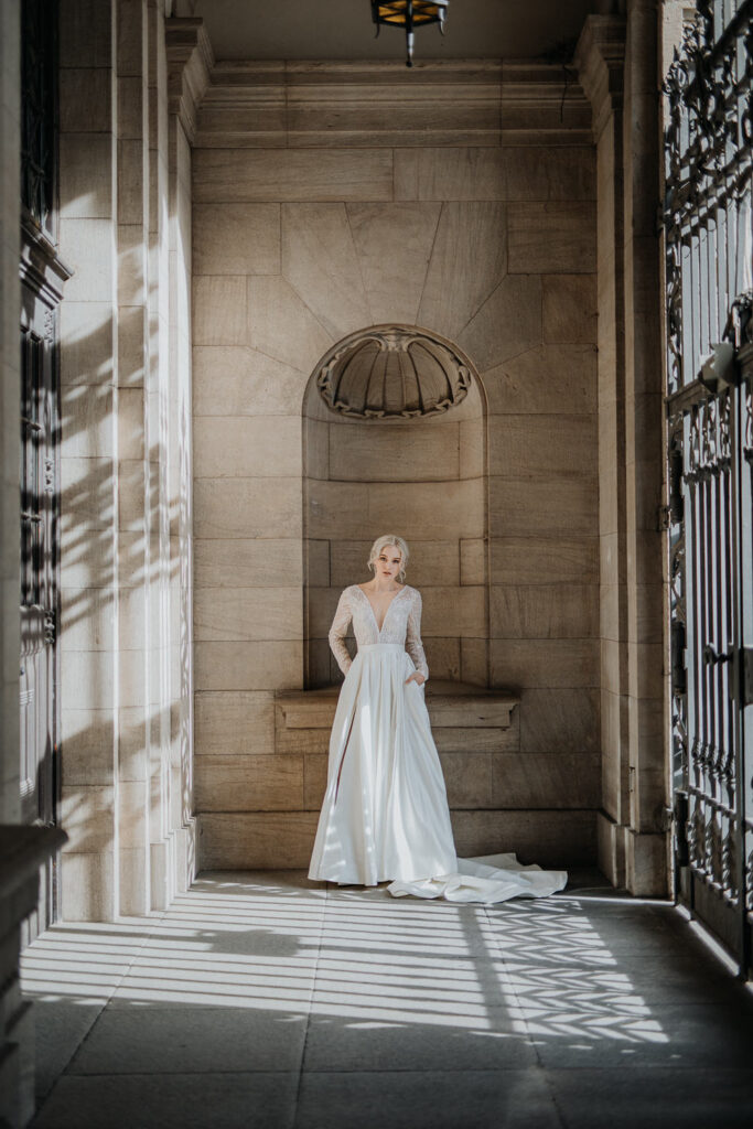 Bridal Editorial im Neuen Rathaus Leipzig Hochzeitsfotografin Standesamt Sophia Molek Fineart Wedding Photography Brautkleidmode Brautjumpsuit