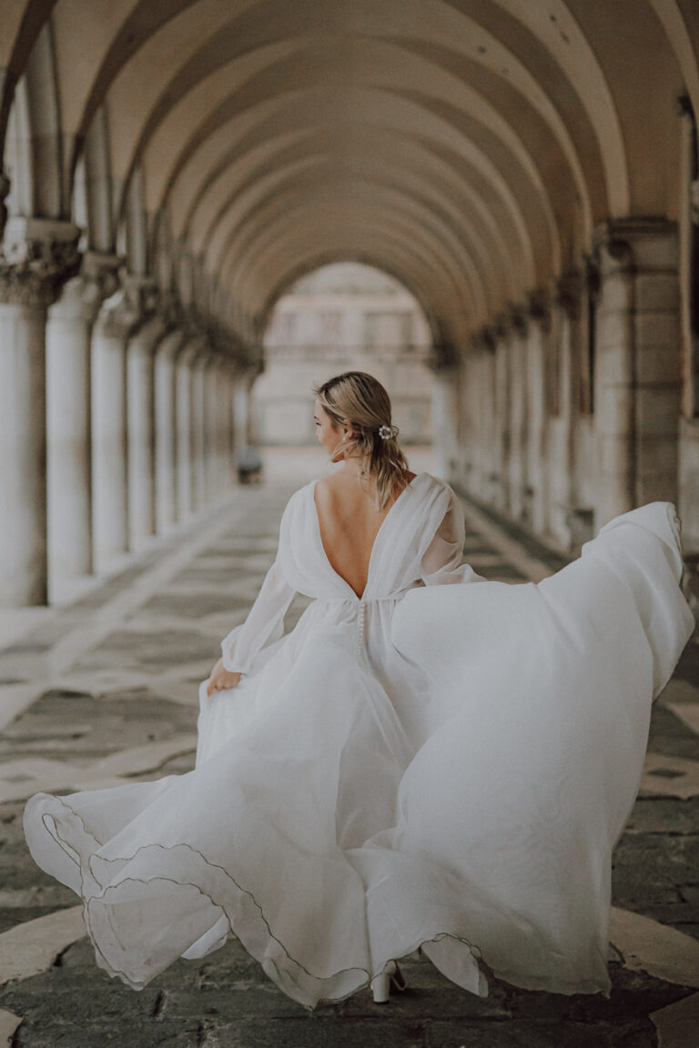 Wedding Editorial Bridal Portraits Venedig Venezia Hochzeit Hochzeitsfotos Civil Wedding Hochzeitsplaner Wedding Planner Hochzeitsfotograf Moderne Hochzeitsfotografie Markusplatz