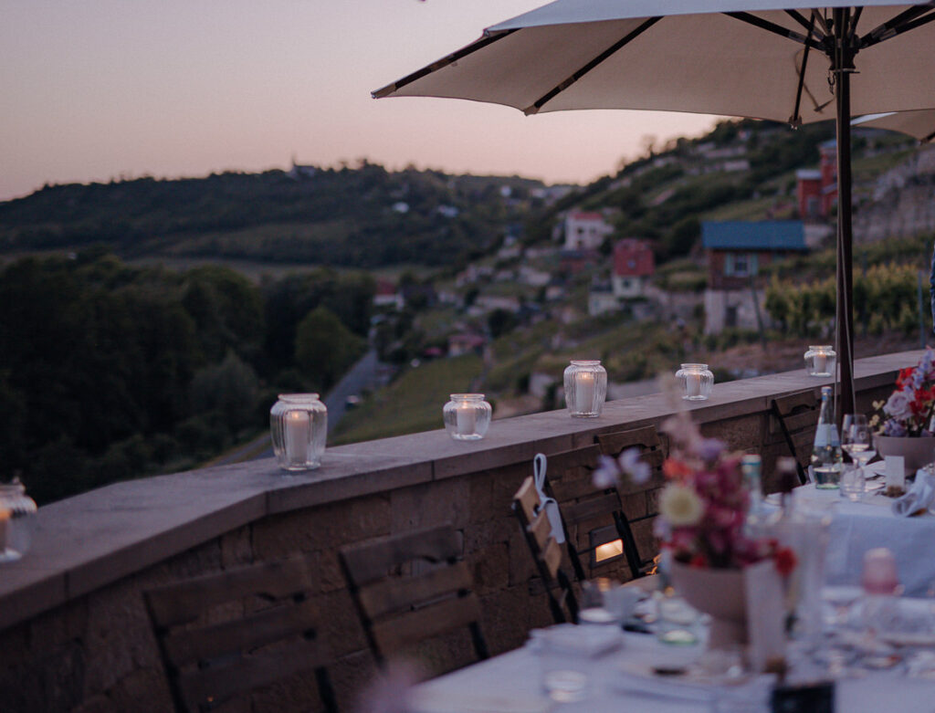 Hochzeit Toskana Tuscany Wedding Burgenlandkreis Saale-Unstrut Weinberge Heiraten Sachsen Sachsen-Anhalt Hochzeitsfotos Hochzeitsreportage Freyburg Naumburg Neuenburg Kloster Sommerhochzeit Hochzeitsfotos Leipzig