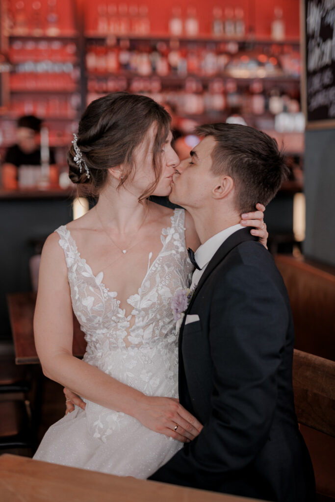 Schloss Brandis Hochzeit Schlosshochzeit Märchenhochzeit Hochzeitsfotos Hochzeitsreportage Hochzeitsfotograf Hochzeitsfotografin Heiraten Leipzig Sachsen Dresden Gohliser Schlösschen Standesamt Standesamtliche Trauung Neues Rathaus Hochzeitsauto Happy Day Brautmode EmiLy Hochzeitsdeko Cadillac