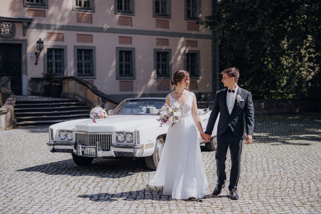 Schloss Brandis Hochzeit Schlosshochzeit Märchenhochzeit Hochzeitsfotos Hochzeitsreportage Hochzeitsfotograf Hochzeitsfotografin Heiraten Leipzig Sachsen Dresden Gohliser Schlösschen Standesamt Standesamtliche Trauung Neues Rathaus Hochzeitsauto Happy Day Brautmode EmiLy Hochzeitsdeko Cadillac