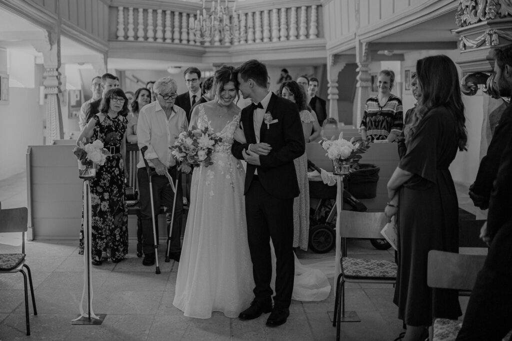 Schloss Brandis Hochzeit Schlosshochzeit Märchenhochzeit Hochzeitsfotos Hochzeitsreportage Hochzeitsfotograf Hochzeitsfotografin Heiraten Leipzig Sachsen Dresden Gohliser Schlösschen Standesamt Standesamtliche Trauung Neues Rathaus Hochzeitsauto Happy Day Brautmode EmiLy Hochzeitsdeko