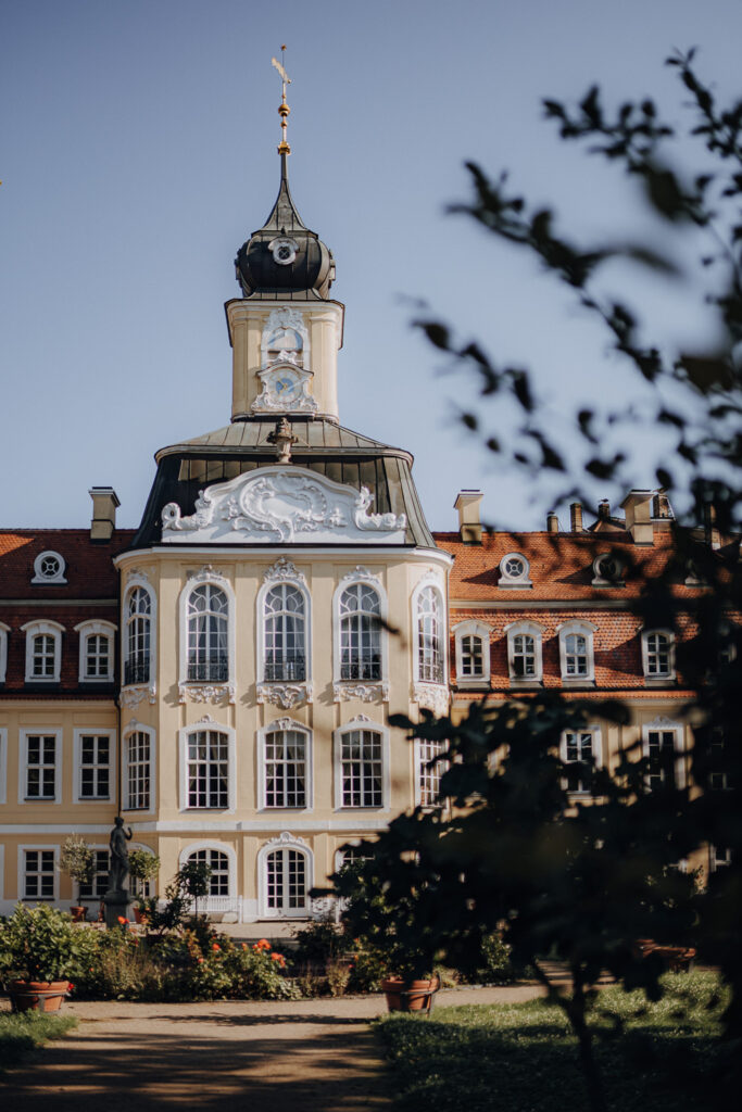 Schloss Brandis Hochzeit Schlosshochzeit Märchenhochzeit Hochzeitsfotos Hochzeitsreportage Hochzeitsfotograf Hochzeitsfotografin Heiraten Leipzig Sachsen Dresden Gohliser Schlösschen Standesamt Standesamtliche Trauung Neues Rathaus Hochzeitsauto Happy Day Brautmode EmiLy Hochzeitsdeko Cadillac