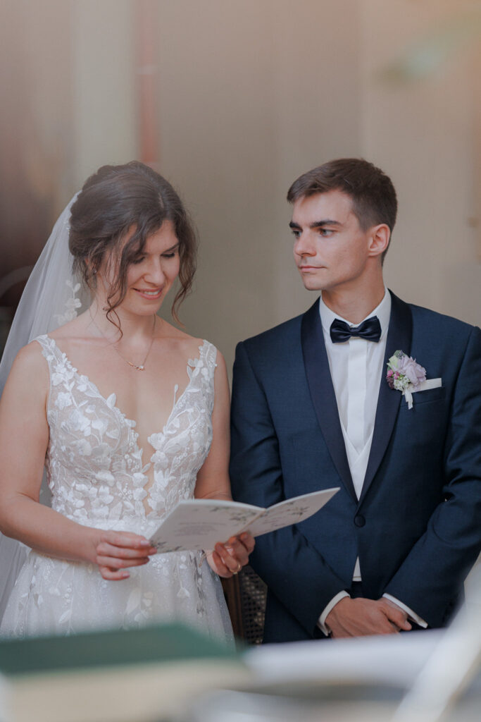 Schloss Brandis Hochzeit Schlosshochzeit Märchenhochzeit Hochzeitsfotos Hochzeitsreportage Hochzeitsfotograf Hochzeitsfotografin Heiraten Leipzig Sachsen Dresden Gohliser Schlösschen Standesamt Standesamtliche Trauung Neues Rathaus Hochzeitsauto Happy Day Brautmode EmiLy Hochzeitsdeko