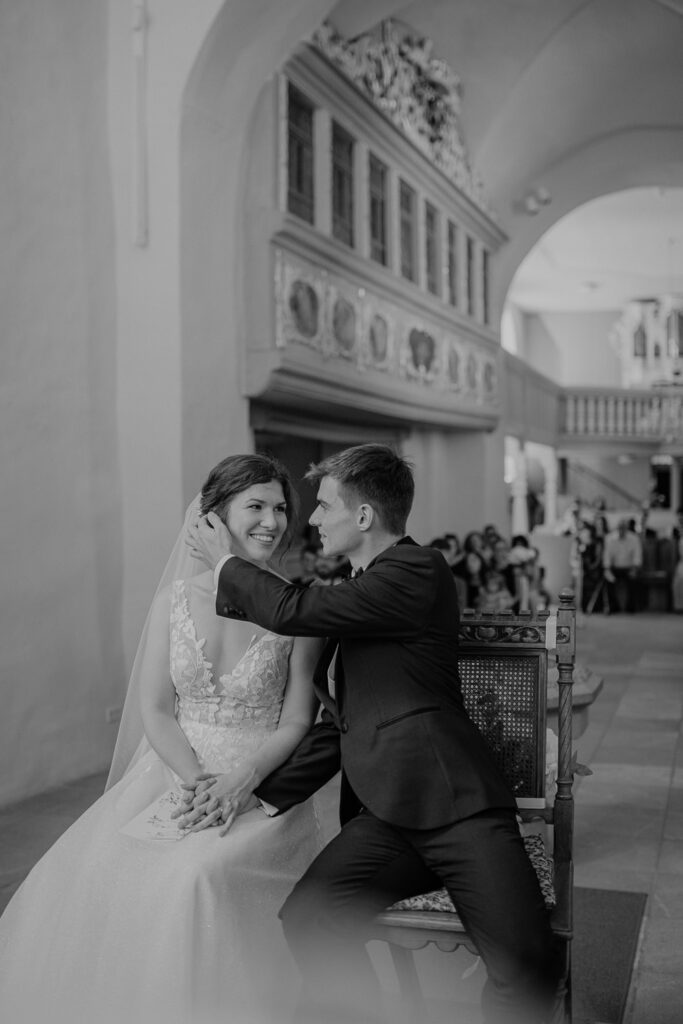 Schloss Brandis Hochzeit Schlosshochzeit Märchenhochzeit Hochzeitsfotos Hochzeitsreportage Hochzeitsfotograf Hochzeitsfotografin Heiraten Leipzig Sachsen Dresden Gohliser Schlösschen Standesamt Standesamtliche Trauung Neues Rathaus Hochzeitsauto Happy Day Brautmode EmiLy Hochzeitsdeko