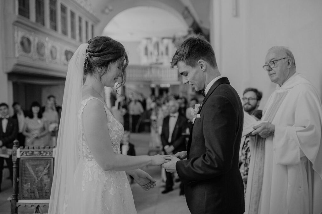 Schloss Brandis Hochzeit Schlosshochzeit Märchenhochzeit Hochzeitsfotos Hochzeitsreportage Hochzeitsfotograf Hochzeitsfotografin Heiraten Leipzig Sachsen Dresden Gohliser Schlösschen Standesamt Standesamtliche Trauung Neues Rathaus Hochzeitsauto Happy Day Brautmode EmiLy Hochzeitsdeko