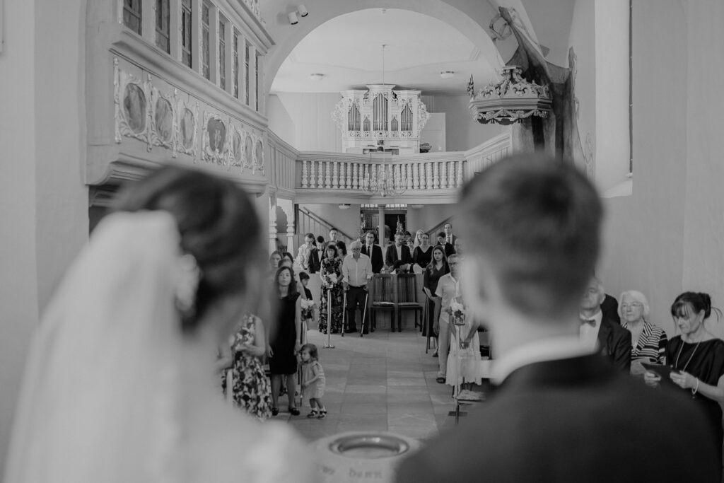 Schloss Brandis Hochzeit Schlosshochzeit Märchenhochzeit Hochzeitsfotos Hochzeitsreportage Hochzeitsfotograf Hochzeitsfotografin Heiraten Leipzig Sachsen Dresden Gohliser Schlösschen Standesamt Standesamtliche Trauung Neues Rathaus Hochzeitsauto Happy Day Brautmode EmiLy Hochzeitsdeko