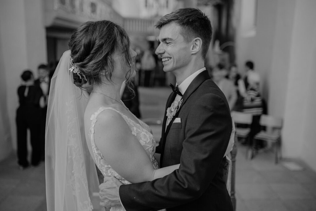 Schloss Brandis Hochzeit Schlosshochzeit Märchenhochzeit Hochzeitsfotos Hochzeitsreportage Hochzeitsfotograf Hochzeitsfotografin Heiraten Leipzig Sachsen Dresden Gohliser Schlösschen Standesamt Standesamtliche Trauung Neues Rathaus Hochzeitsauto Happy Day Brautmode EmiLy Hochzeitsdeko