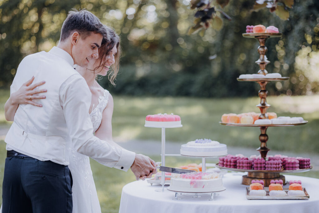 Schloss Brandis Hochzeit Schlosshochzeit Märchenhochzeit Hochzeitsfotos Hochzeitsreportage Hochzeitsfotograf Hochzeitsfotografin Heiraten Leipzig Sachsen Dresden Gohliser Schlösschen Standesamt Standesamtliche Trauung Neues Rathaus Hochzeitsauto Happy Day Brautmode EmiLy Hochzeitsdeko