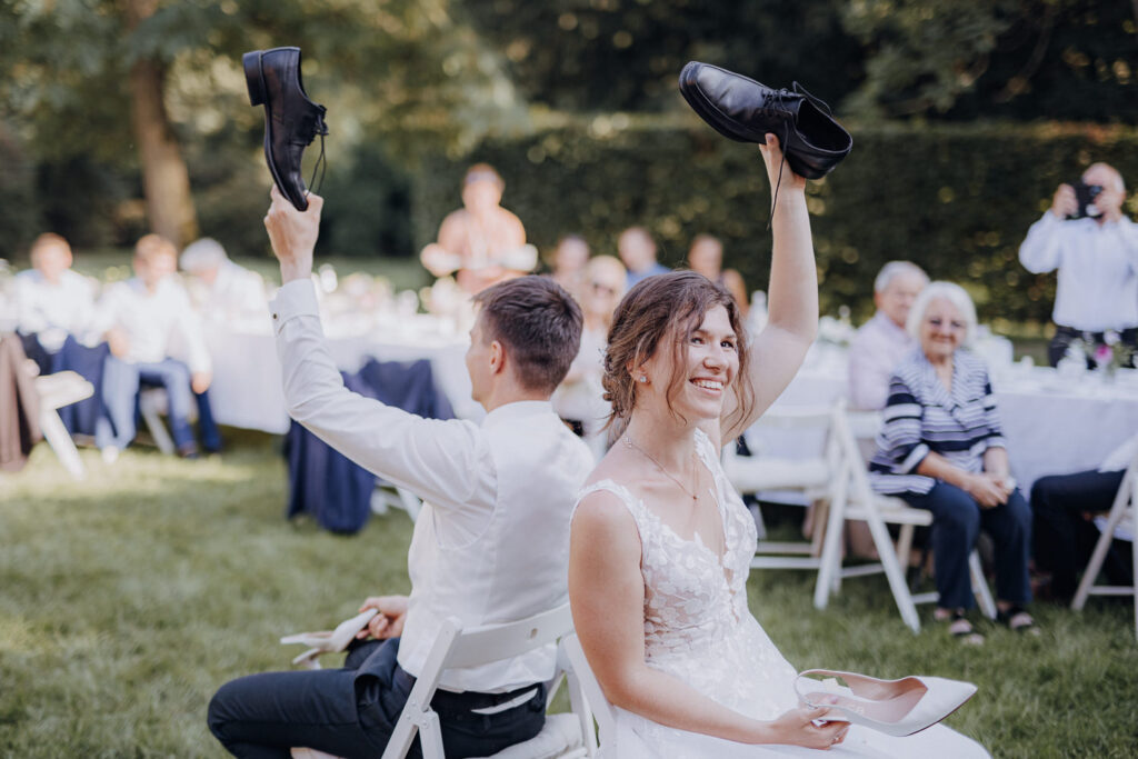 Schloss Brandis Hochzeit Schlosshochzeit Märchenhochzeit Hochzeitsfotos Hochzeitsreportage Hochzeitsfotograf Hochzeitsfotografin Heiraten Leipzig Sachsen Dresden Gohliser Schlösschen Standesamt Standesamtliche Trauung Neues Rathaus Hochzeitsauto Happy Day Brautmode EmiLy Hochzeitsdeko