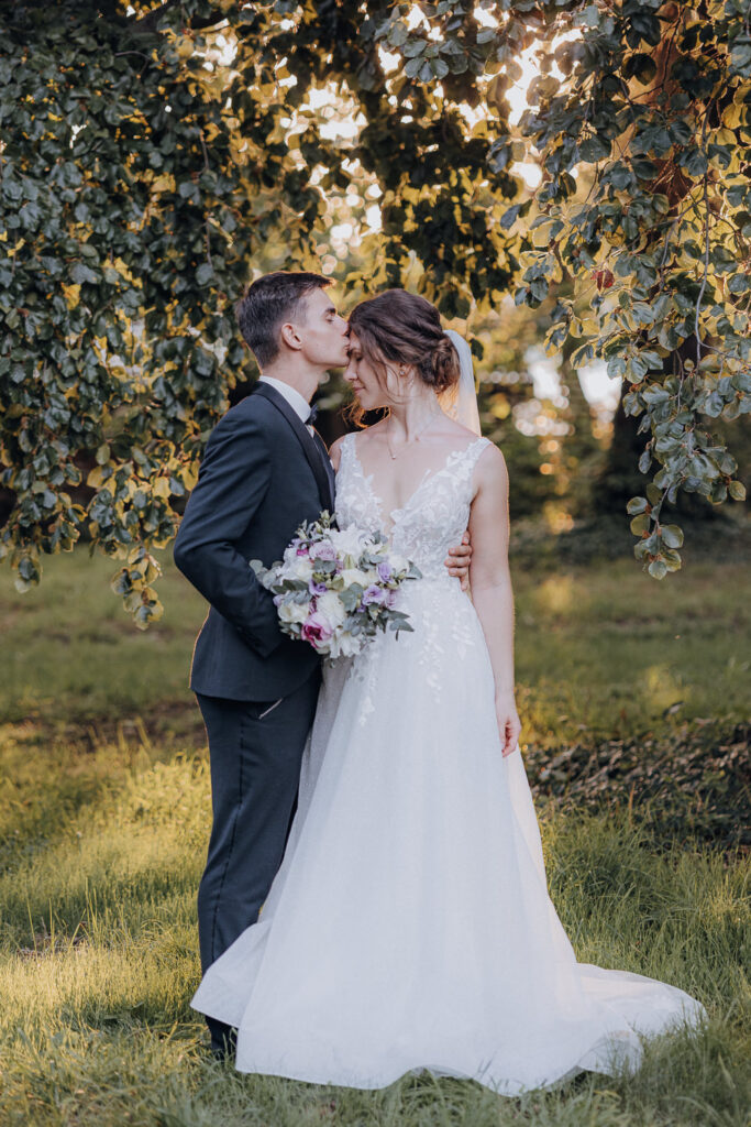 Schloss Brandis Hochzeit Schlosshochzeit Märchenhochzeit Hochzeitsfotos Hochzeitsreportage Hochzeitsfotograf Hochzeitsfotografin Heiraten Leipzig Sachsen Dresden Gohliser Schlösschen Standesamt Standesamtliche Trauung Neues Rathaus Hochzeitsauto Happy Day Brautmode EmiLy Hochzeitsdeko