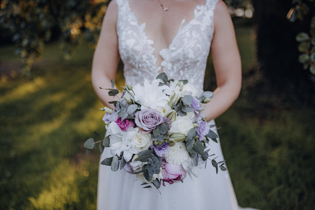 Schloss Brandis Hochzeit Schlosshochzeit Märchenhochzeit Hochzeitsfotos Hochzeitsreportage Hochzeitsfotograf Hochzeitsfotografin Heiraten Leipzig Sachsen Dresden Gohliser Schlösschen Standesamt Standesamtliche Trauung Neues Rathaus Hochzeitsauto Happy Day Brautmode EmiLy Hochzeitsdeko