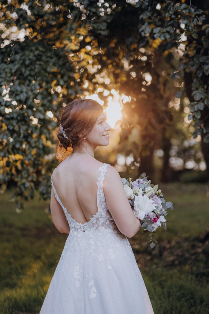 Schloss Brandis Hochzeit Schlosshochzeit Märchenhochzeit Hochzeitsfotos Hochzeitsreportage Hochzeitsfotograf Hochzeitsfotografin Heiraten Leipzig Sachsen Dresden Gohliser Schlösschen Standesamt Standesamtliche Trauung Neues Rathaus Hochzeitsauto Happy Day Brautmode EmiLy Hochzeitsdeko