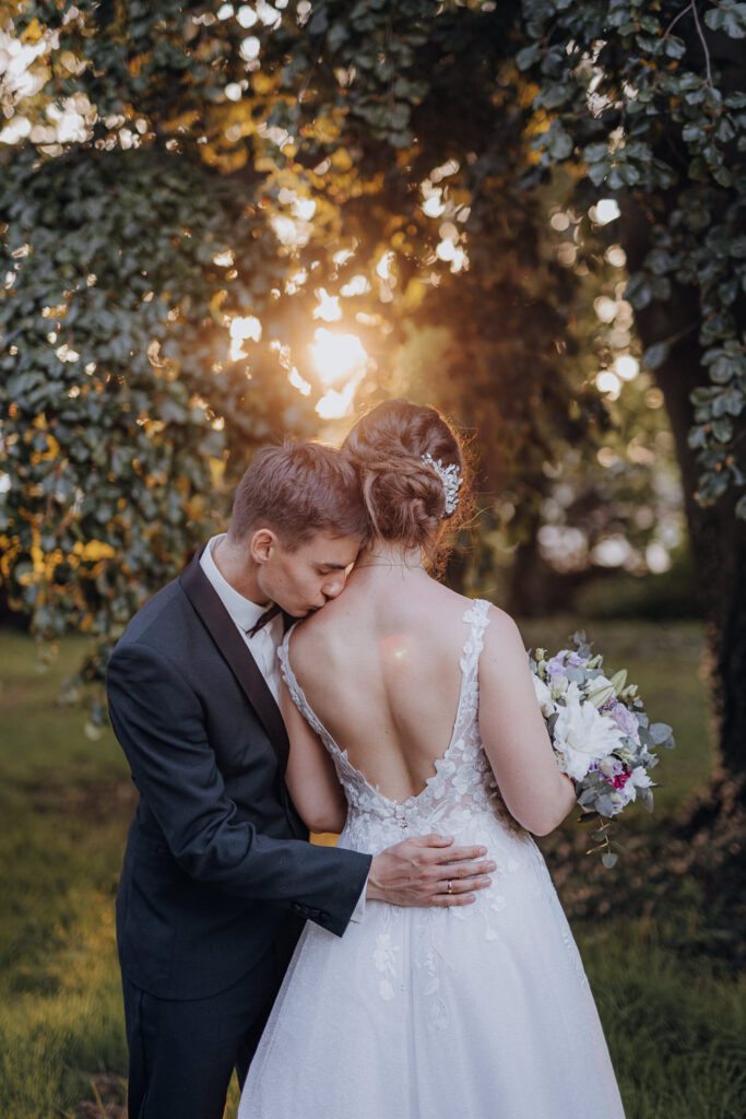 Schloss Brandis Hochzeit Schlosshochzeit Märchenhochzeit Hochzeitsfotos Hochzeitsreportage Hochzeitsfotograf Hochzeitsfotografin Heiraten Leipzig Sachsen Dresden Gohliser Schlösschen Standesamt Standesamtliche Trauung Neues Rathaus Hochzeitsauto Happy Day Brautmode EmiLy Hochzeitsdeko