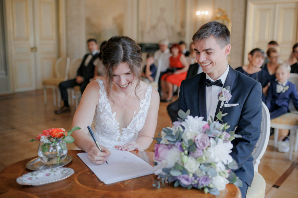 Schloss Brandis Hochzeit Schlosshochzeit Märchenhochzeit Hochzeitsfotos Hochzeitsreportage Hochzeitsfotograf Hochzeitsfotografin Heiraten Leipzig Sachsen Dresden Gohliser Schlösschen Standesamt Standesamtliche Trauung Neues Rathaus Hochzeitsauto Happy Day Brautmode EmiLy Hochzeitsdeko Cadillac