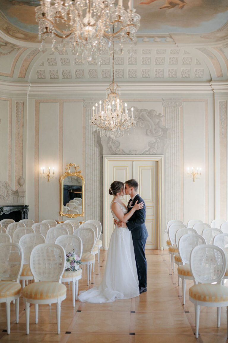 Schloss Brandis Hochzeit Schlosshochzeit Märchenhochzeit Hochzeitsfotos Hochzeitsreportage Hochzeitsfotograf Hochzeitsfotografin Heiraten Leipzig Sachsen Dresden Gohliser Schlösschen Standesamt Standesamtliche Trauung Neues Rathaus Hochzeitsauto Happy Day Brautmode EmiLy Hochzeitsdeko Cadillac