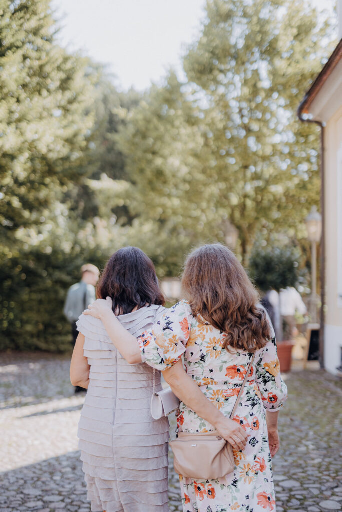 Schloss Brandis Hochzeit Schlosshochzeit Märchenhochzeit Hochzeitsfotos Hochzeitsreportage Hochzeitsfotograf Hochzeitsfotografin Heiraten Leipzig Sachsen Dresden Gohliser Schlösschen Standesamt Standesamtliche Trauung Neues Rathaus Hochzeitsauto Happy Day Brautmode EmiLy Hochzeitsdeko Cadillac