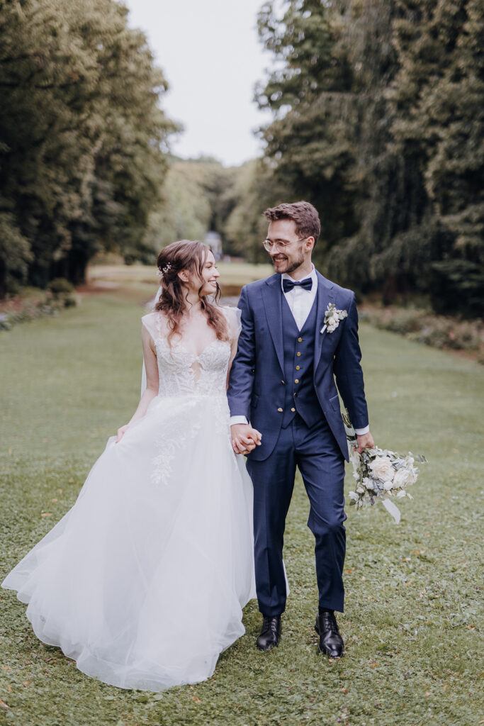 Schloss Teutschenthal Hochzeit Schlosshochzeit Märchenhochzeit Hochzeitsfotos Hochzeitsfotograf Hochzeitsfotografin Heiraten Leipzig Sachsen Dresden Freie Trauung White Wedding Hochzeitsdeko ByLe Sophia Molek Party EmiLy