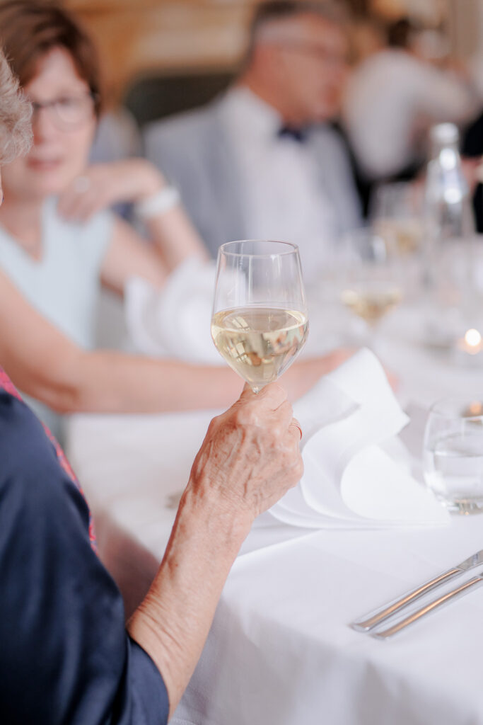 Schloss Teutschenthal Hochzeit Schlosshochzeit Märchenhochzeit Hochzeitsfotos Hochzeitsfotograf Hochzeitsfotografin Heiraten Leipzig Sachsen Dresden Freie Trauung White Wedding Hochzeitsdeko ByLe Sophia Molek Party EmiLy