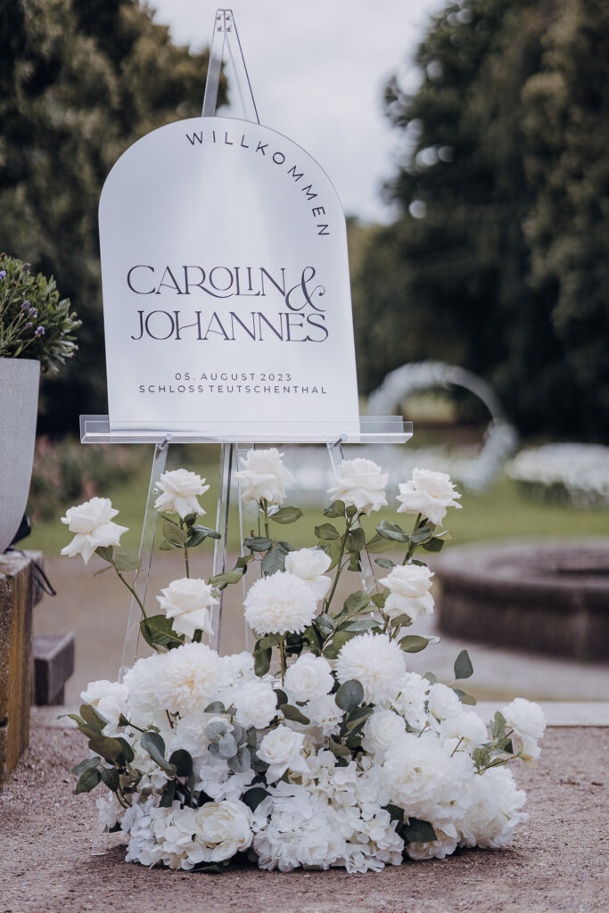 Schloss Teutschenthal Hochzeit Schlosshochzeit Märchenhochzeit Hochzeitsfotos Hochzeitsfotograf Hochzeitsfotografin Heiraten Leipzig Sachsen Dresden Freie Trauung White Wedding Hochzeitsdeko ByLe Sophia Molek Party EmiLy