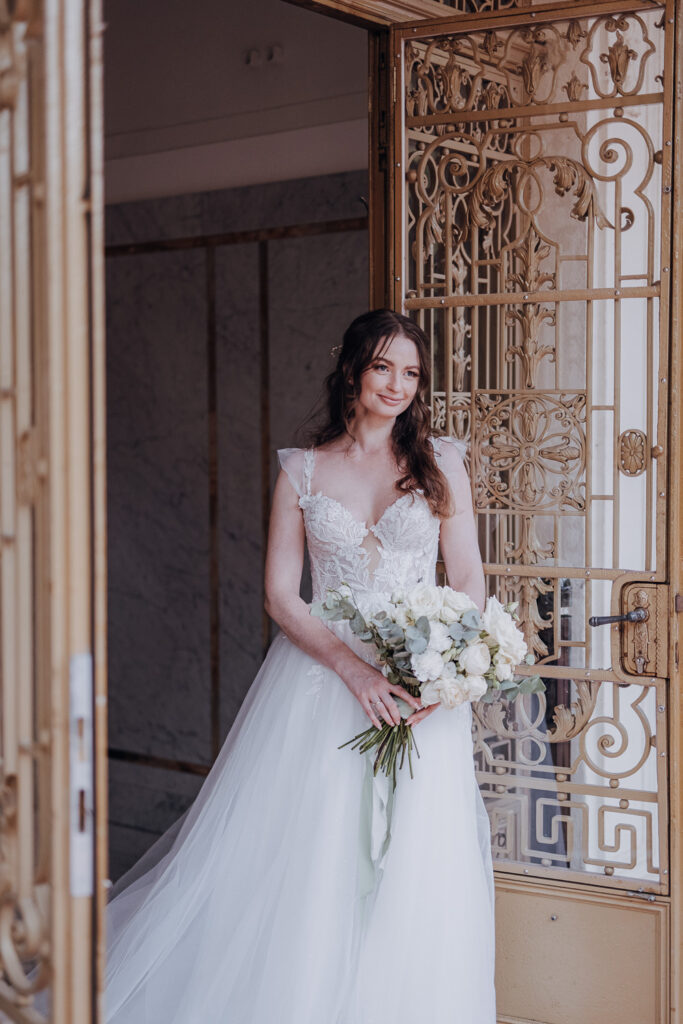 Schloss Teutschenthal Hochzeit Schlosshochzeit Märchenhochzeit Hochzeitsfotos Hochzeitsfotograf Hochzeitsfotografin Heiraten Leipzig Sachsen Dresden Freie Trauung White Wedding Hochzeitsdeko ByLe Sophia Molek Party EmiLy