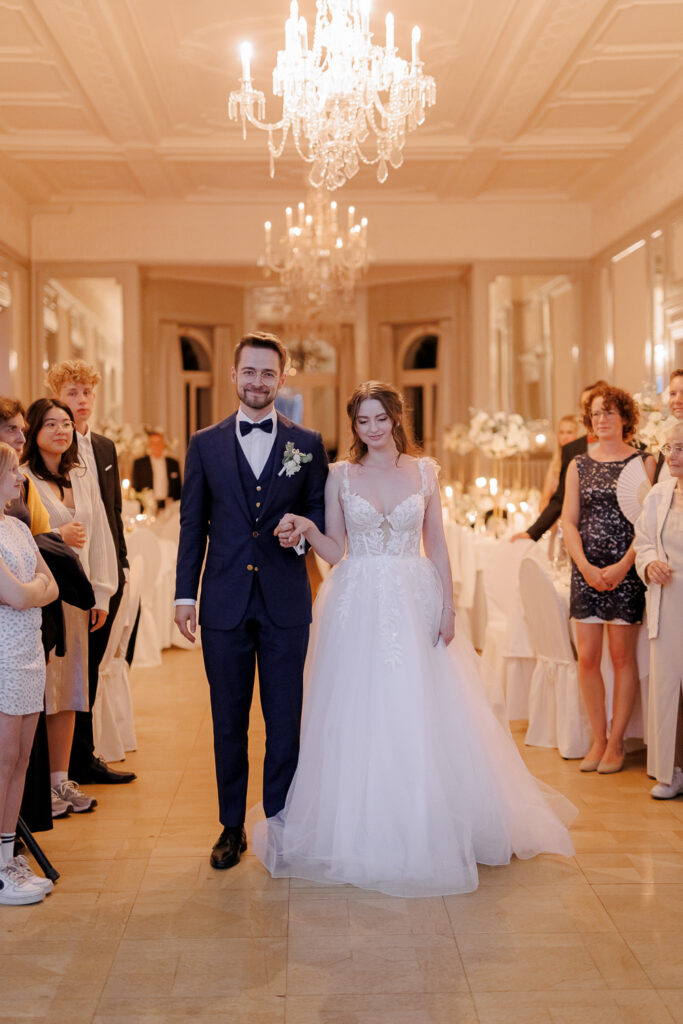 Schloss Teutschenthal Hochzeit Schlosshochzeit Märchenhochzeit Hochzeitsfotos Hochzeitsfotograf Hochzeitsfotografin Heiraten Leipzig Sachsen Dresden Freie Trauung White Wedding Hochzeitsdeko ByLe Sophia Molek Party EmiLy