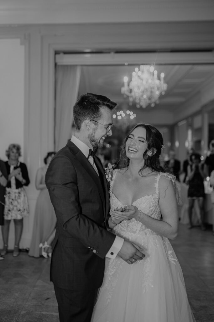 Schloss Teutschenthal Hochzeit Schlosshochzeit Märchenhochzeit Hochzeitsfotos Hochzeitsfotograf Hochzeitsfotografin Heiraten Leipzig Sachsen Dresden Freie Trauung White Wedding Hochzeitsdeko ByLe Sophia Molek Party EmiLy