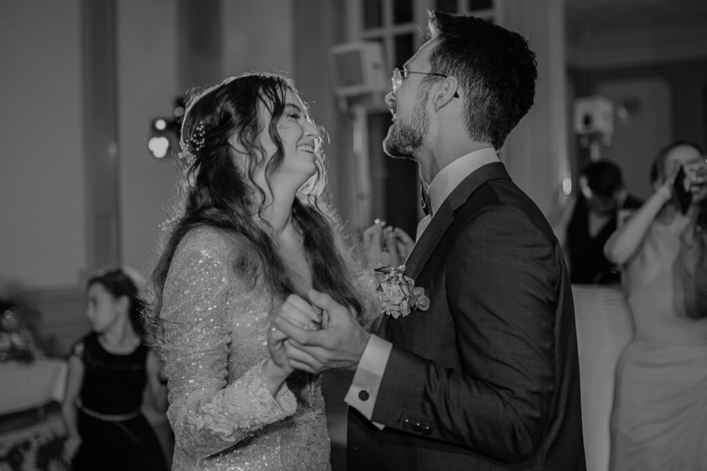 Schloss Teutschenthal Hochzeit Schlosshochzeit Märchenhochzeit Hochzeitsfotos Hochzeitsfotograf Hochzeitsfotografin Heiraten Leipzig Sachsen Dresden Freie Trauung White Wedding Hochzeitsdeko ByLe Sophia Molek Party EmiLy