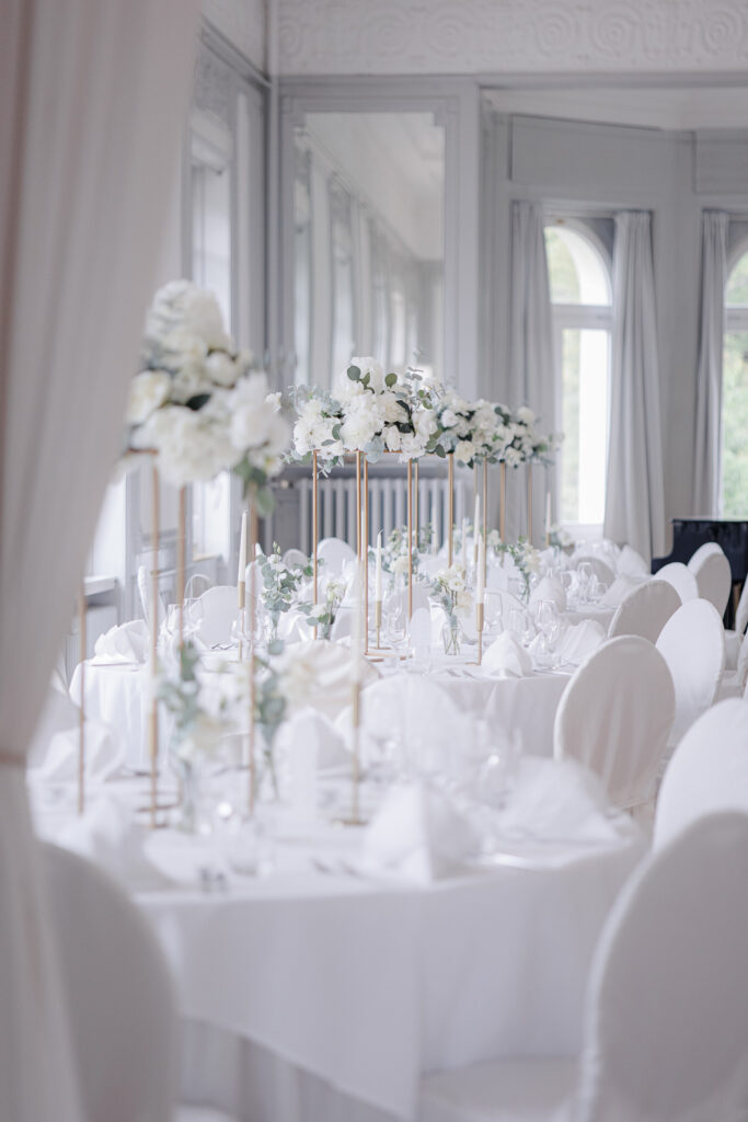 Schloss Teutschenthal Hochzeit Schlosshochzeit Märchenhochzeit Hochzeitsfotos Hochzeitsfotograf Hochzeitsfotografin Heiraten Leipzig Sachsen Dresden Freie Trauung White Wedding Hochzeitsdeko ByLe Sophia Molek Party EmiLy