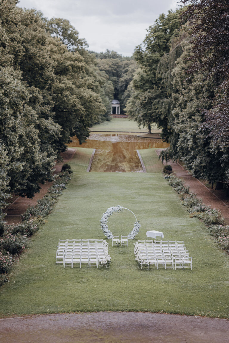 Schloss Teutschenthal Hochzeit Schlosshochzeit Märchenhochzeit Hochzeitsfotos Hochzeitsfotograf Hochzeitsfotografin Heiraten Leipzig Sachsen Dresden Freie Trauung White Wedding Hochzeitsdeko ByLe Sophia Molek Party EmiLy