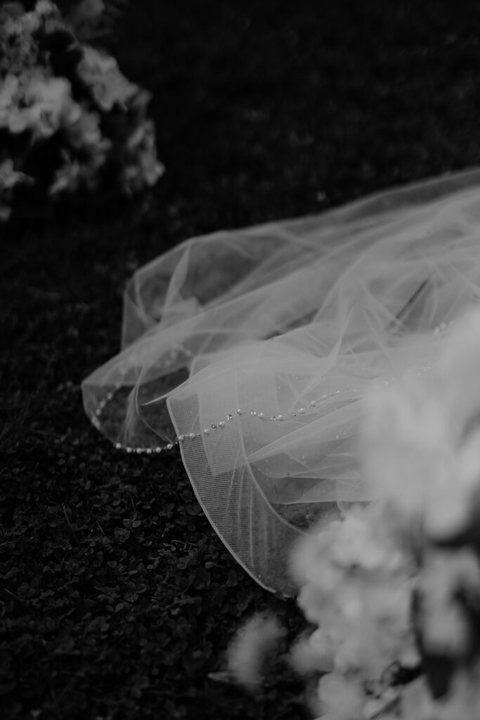 Schloss Teutschenthal Hochzeit Schlosshochzeit Märchenhochzeit Hochzeitsfotos Hochzeitsfotograf Hochzeitsfotografin Heiraten Leipzig Sachsen Dresden Freie Trauung White Wedding Hochzeitsdeko ByLe Sophia Molek Party EmiLy