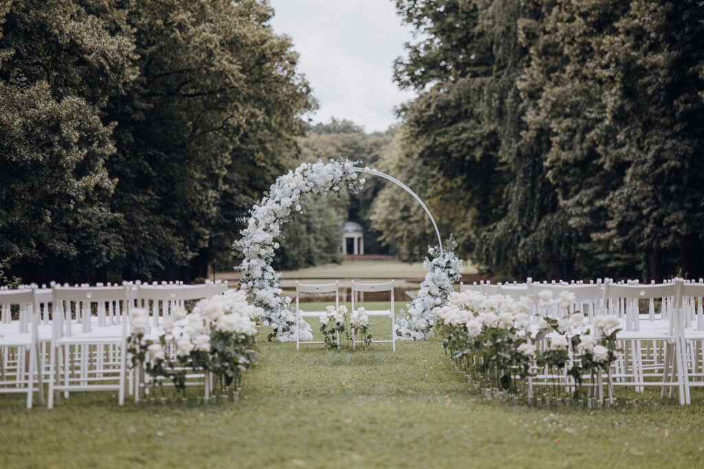 Schloss Teutschenthal Hochzeit Schlosshochzeit Märchenhochzeit Hochzeitsfotos Hochzeitsfotograf Hochzeitsfotografin Heiraten Leipzig Sachsen Dresden Freie Trauung White Wedding Hochzeitsdeko ByLe Sophia Molek Party EmiLy