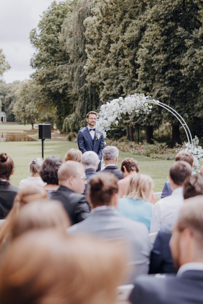 Schloss Teutschenthal Hochzeit Schlosshochzeit Märchenhochzeit Hochzeitsfotos Hochzeitsfotograf Hochzeitsfotografin Heiraten Leipzig Sachsen Dresden Freie Trauung White Wedding Hochzeitsdeko ByLe Sophia Molek Party EmiLy
