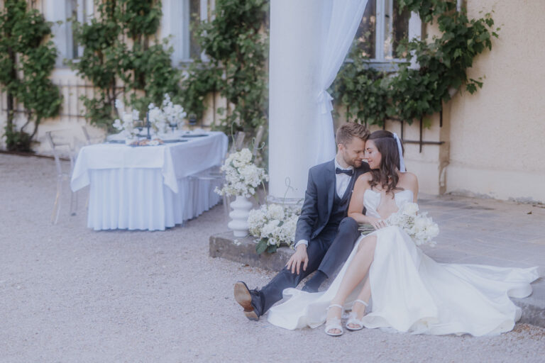 White Wedding Concept Hochzeitsfotos Sachsen Leipzig Modern Heiraten Schloss Schweinsburg Schlosshochzeit Märchenhochzeit Hochzeitsfotograf Hochzeitsfotografin Sophia Molek Hochzeitsreportage Schwarz Weiß
