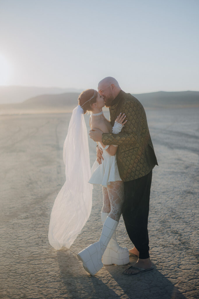 Burning Man Hochzeit Wüste Nevada Hochzeitsfotografin Hochzeitsfotograf Fotografin Fotograf Hochzeitsfotos