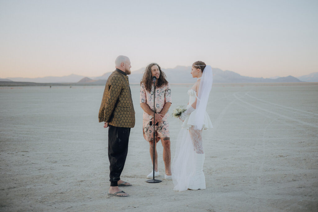 Burning Man Hochzeit Wüste Nevada Hochzeitsfotografin Hochzeitsfotograf Fotografin Fotograf Hochzeitsfotos