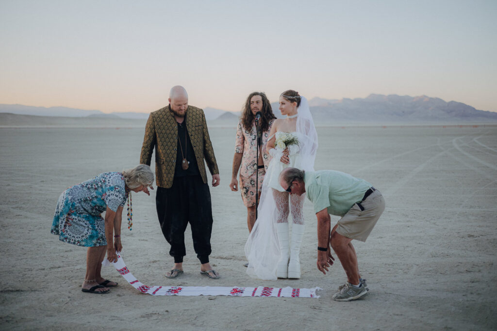 Burning Man Hochzeit Wüste Nevada Hochzeitsfotografin Hochzeitsfotograf Fotografin Fotograf Hochzeitsfotos