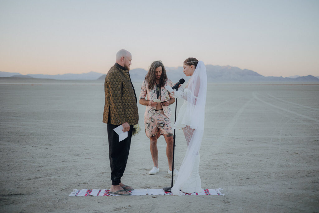 Burning Man Hochzeit Wüste Nevada Hochzeitsfotografin Hochzeitsfotograf Fotografin Fotograf Hochzeitsfotos