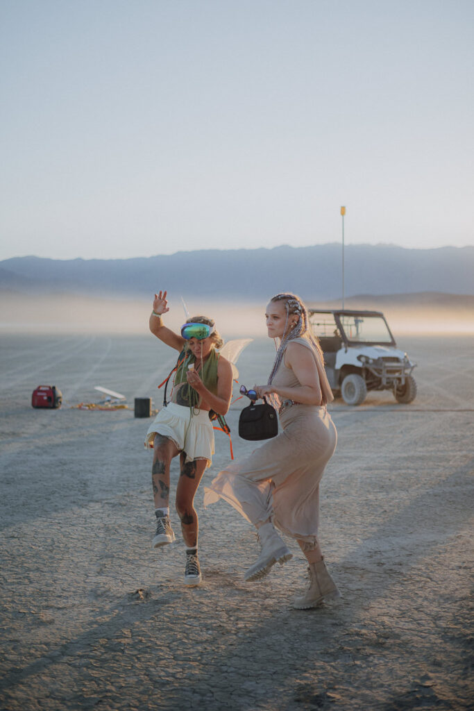 Burning Man Hochzeit Wüste Nevada Hochzeitsfotografin Hochzeitsfotograf Fotografin Fotograf Hochzeitsfotos