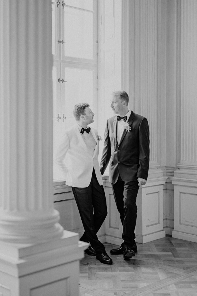 LGBTQIA+ friendly Wedding Elopement Lesbian Rainbow Regenbogen Hochzeit Schwul Lesbisch Schloss Friedrichsfelde Berlin