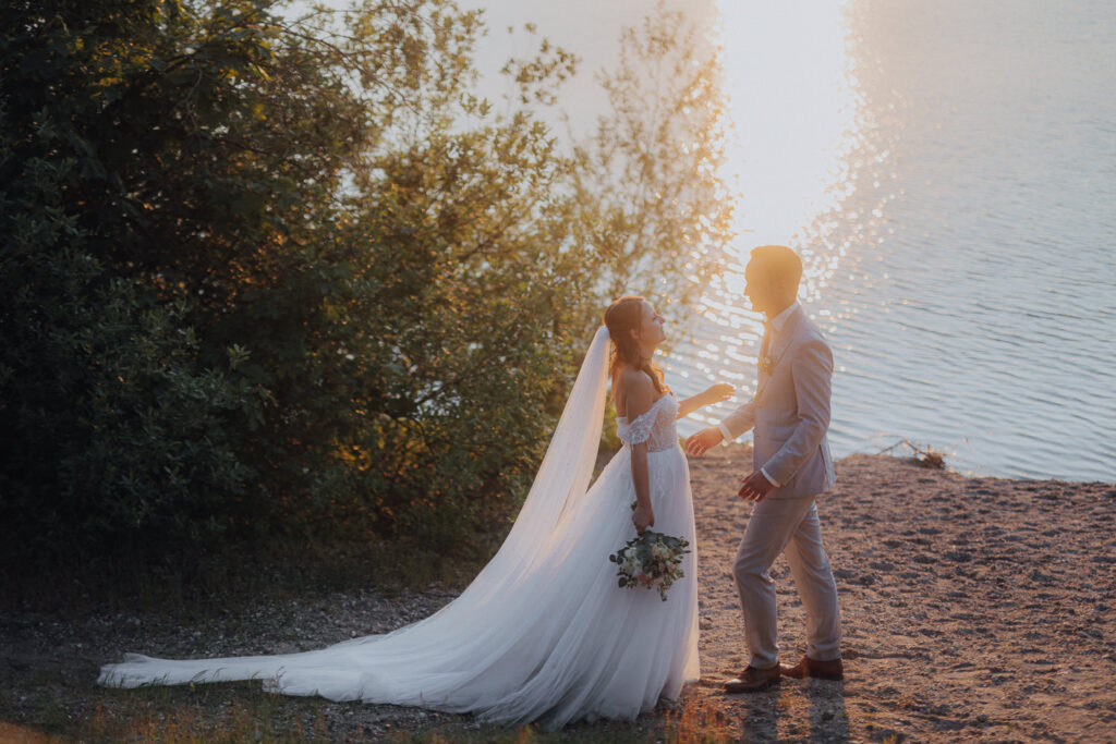 Hochzeit AmSee Am See Kulkwitzer See Leipzig Hochzeitsfotos Hochzeitsreportage Freie Trauung am Strand Strandhochzeit Beach Wedding Hochzeitsfotografin