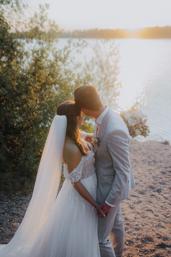 Hochzeit AmSee Am See Kulkwitzer See Leipzig Hochzeitsfotos Hochzeitsreportage Freie Trauung am Strand Strandhochzeit Beach Wedding Hochzeitsfotografin