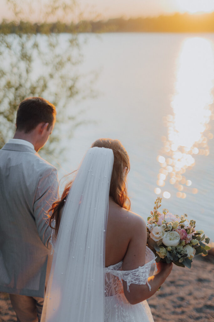 Hochzeit AmSee Am See Kulkwitzer See Leipzig Hochzeitsfotos Hochzeitsreportage Freie Trauung am Strand Strandhochzeit Beach Wedding Hochzeitsfotografin