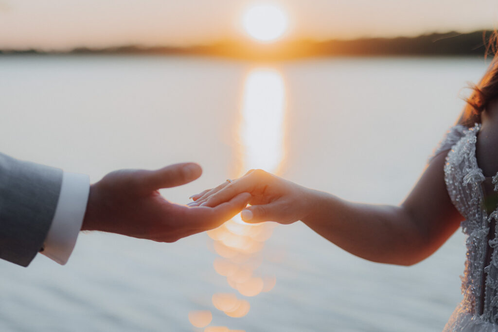 Hochzeit AmSee Am See Kulkwitzer See Leipzig Hochzeitsfotos Hochzeitsreportage Freie Trauung am Strand Strandhochzeit Beach Wedding Hochzeitsfotografin