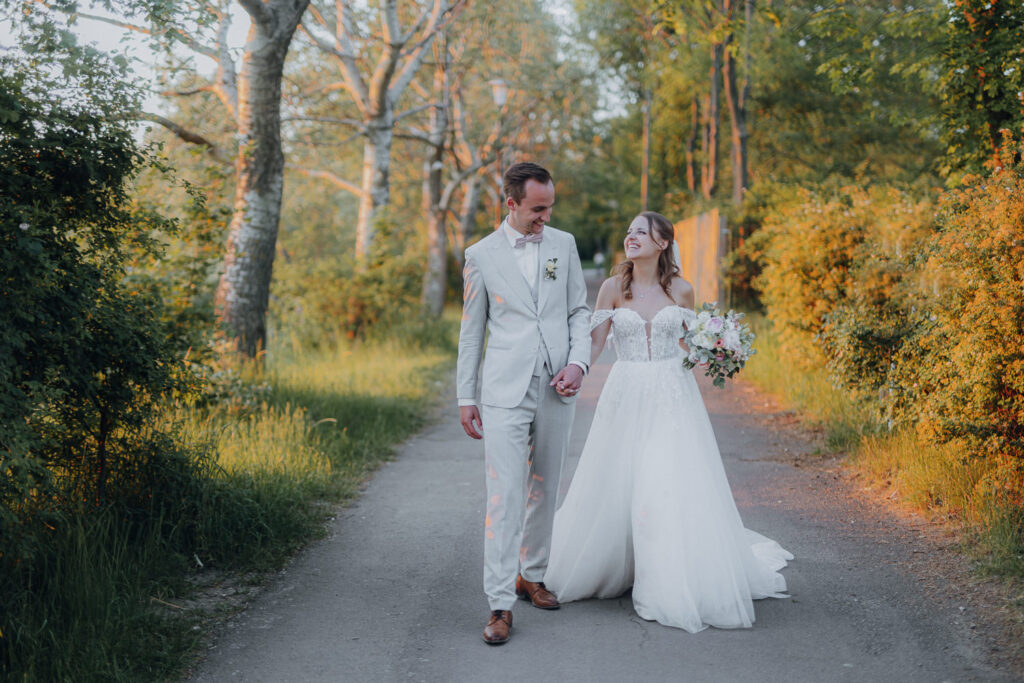 Hochzeit AmSee Am See Kulkwitzer See Leipzig Hochzeitsfotos Hochzeitsreportage Freie Trauung am Strand Strandhochzeit Beach Wedding Hochzeitsfotografin