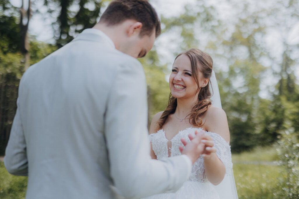 Hochzeit AmSee Am See Kulkwitzer See Leipzig Hochzeitsfotos Hochzeitsreportage Freie Trauung am Strand Strandhochzeit Beach Wedding Hochzeitsfotografin