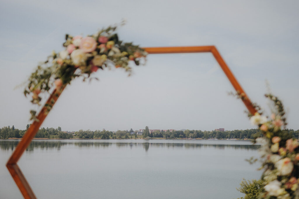 Hochzeit AmSee Am See Kulkwitzer See Leipzig Hochzeitsfotos Hochzeitsreportage Freie Trauung am Strand Strandhochzeit Beach Wedding Hochzeitsfotografin