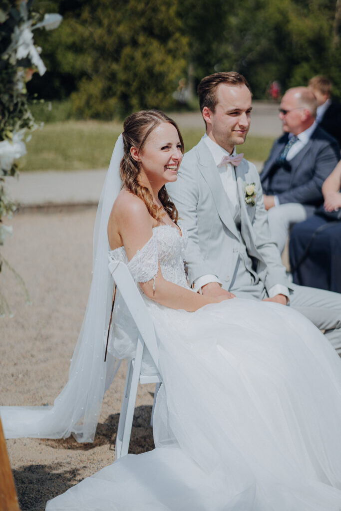 Hochzeit AmSee Am See Kulkwitzer See Leipzig Hochzeitsfotos Hochzeitsreportage Freie Trauung am Strand Strandhochzeit Beach Wedding Hochzeitsfotografin