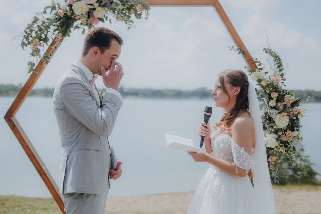 Hochzeit AmSee Am See Kulkwitzer See Leipzig Hochzeitsfotos Hochzeitsreportage Freie Trauung am Strand Strandhochzeit Beach Wedding Hochzeitsfotografin